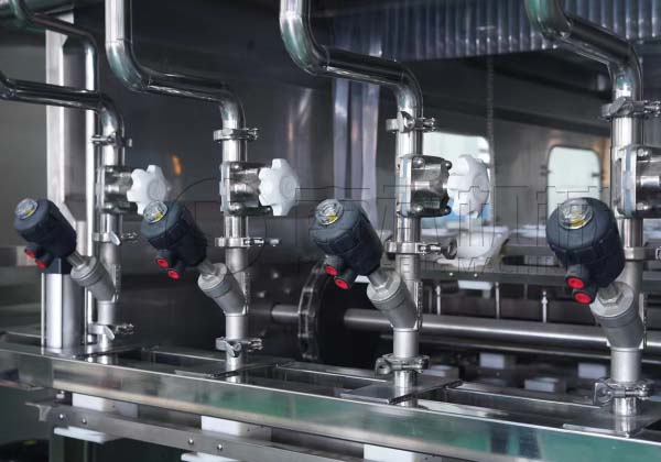 桶裝水灌裝機(jī)的工作原理是什么？擁有那些功能？